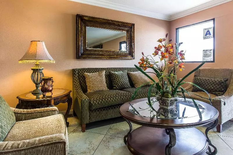 酒店 Quality Inn Lake Elsinore I 15