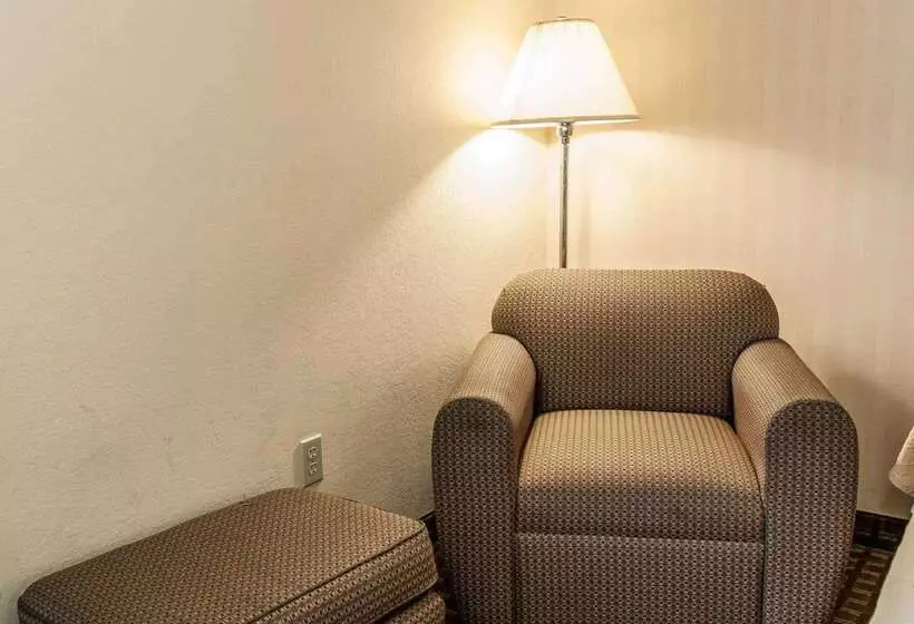 فندق Quality Inn & Suites Shelbyville I 74