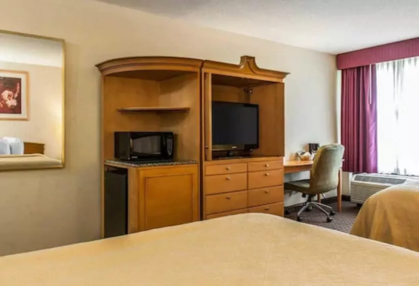 فندق Quality Inn & Suites Shelbyville I 74