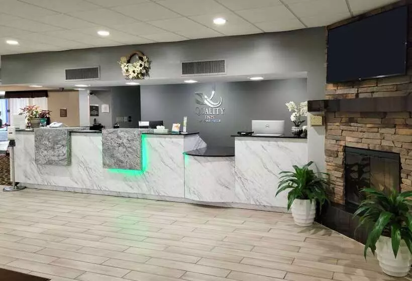 Отель Quality Inn Terre Haute University Area