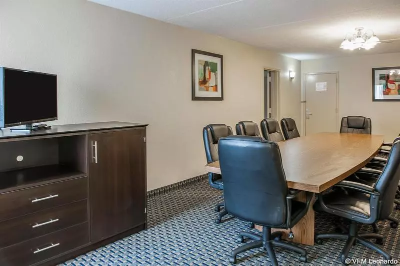 Отель Quality Inn Terre Haute University Area