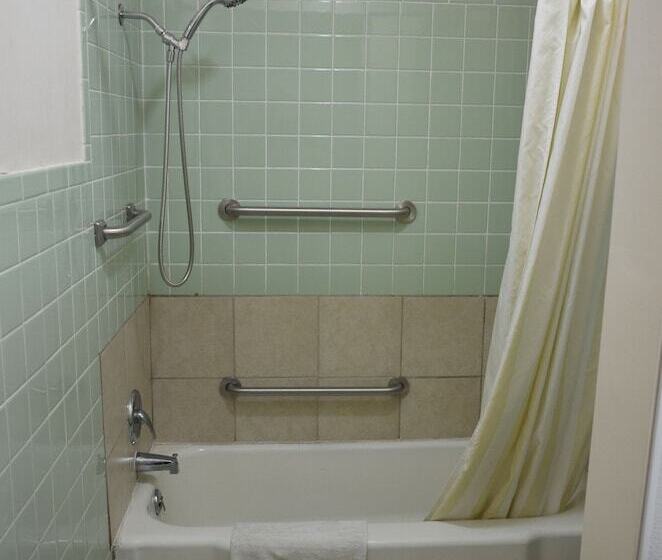 مُتل Budget Host Inn Iron Mountain