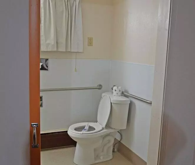 Мотель Budget Host Inn Iron Mountain