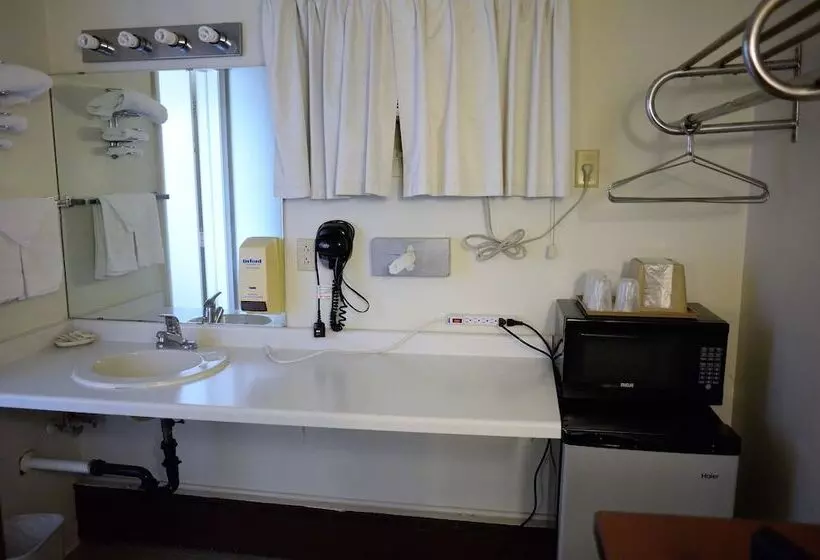 Мотель Budget Host Inn Iron Mountain