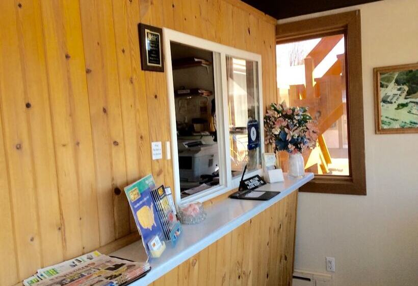 مُتل Budget Host Inn Iron Mountain