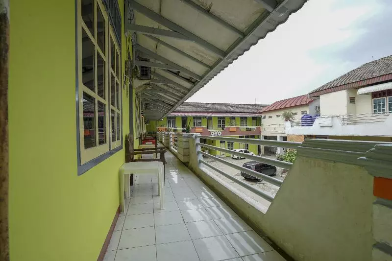 Hotel Oyo 2177 Trikora Indah Residence