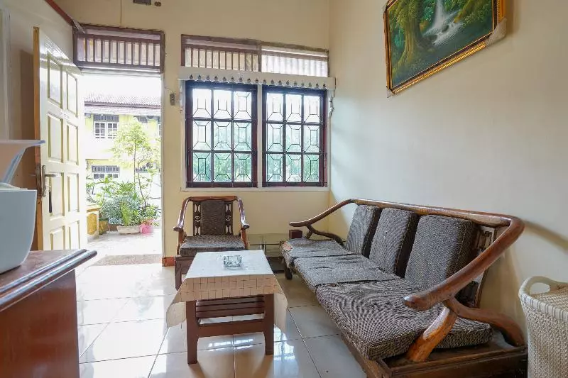 Hotel Oyo 2177 Trikora Indah Residence