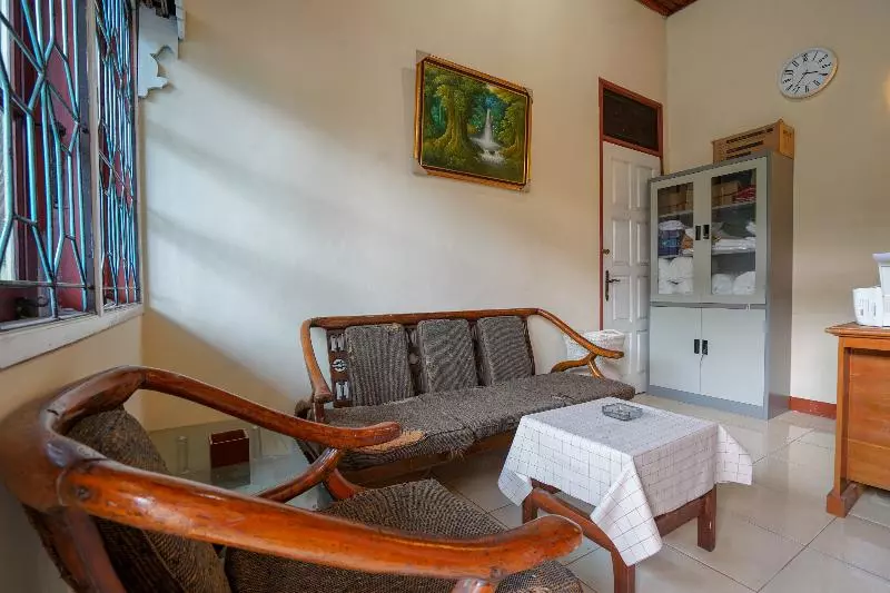 Hotel Oyo 2177 Trikora Indah Residence