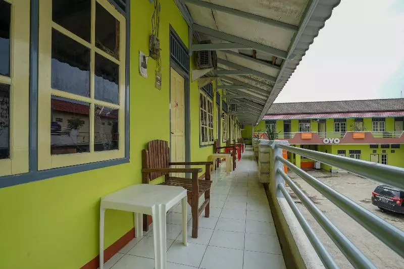Hotel Oyo 2177 Trikora Indah Residence