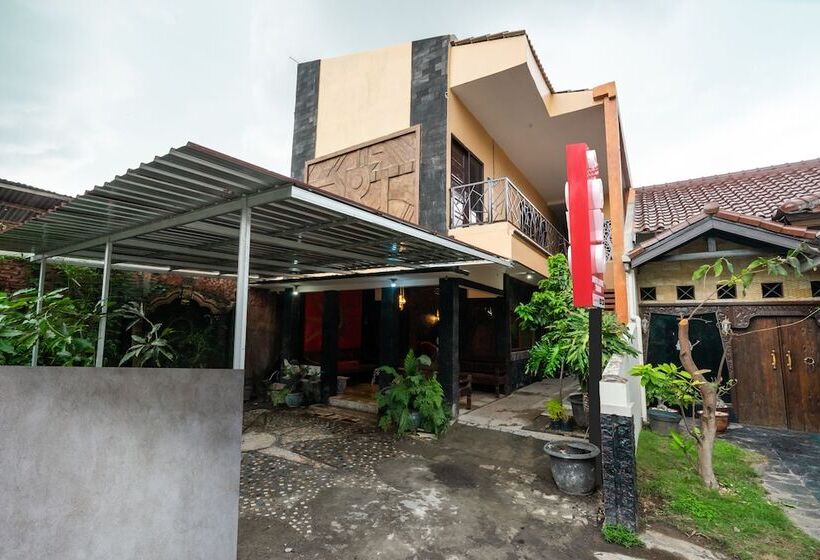 בית מלון כפרי Oyo 2285 Art Guest House Syariah