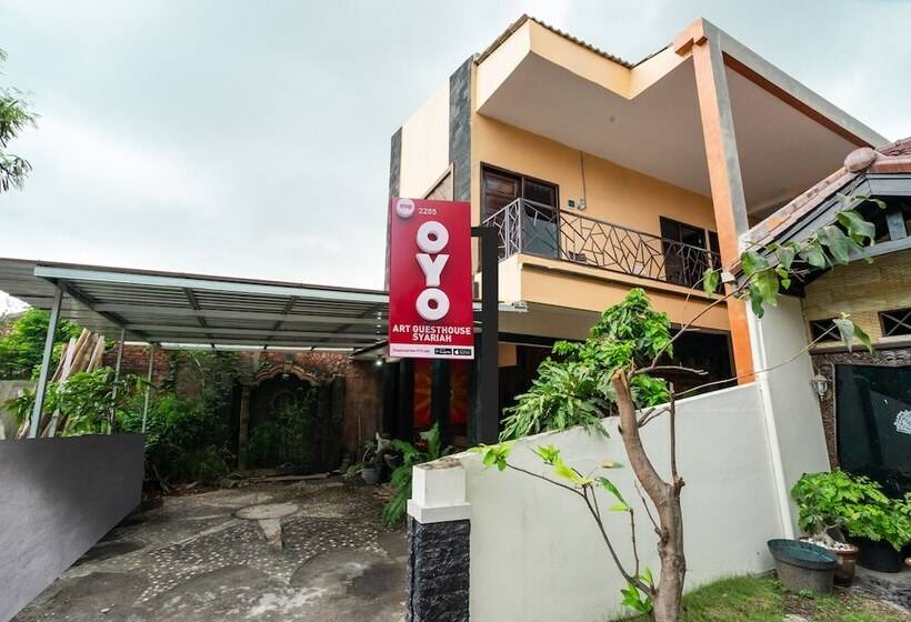 בית מלון כפרי Oyo 2285 Art Guest House Syariah