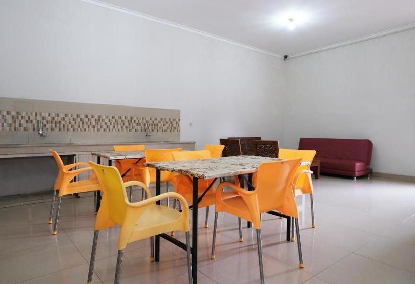 בית מלון כפרי Oyo 2231 D Kost