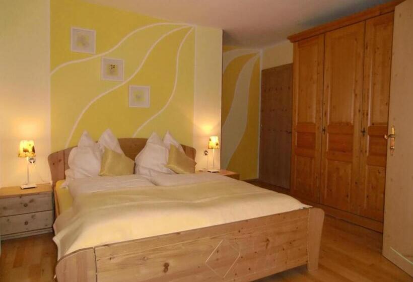 ペンション Berggasthof Karlbauer