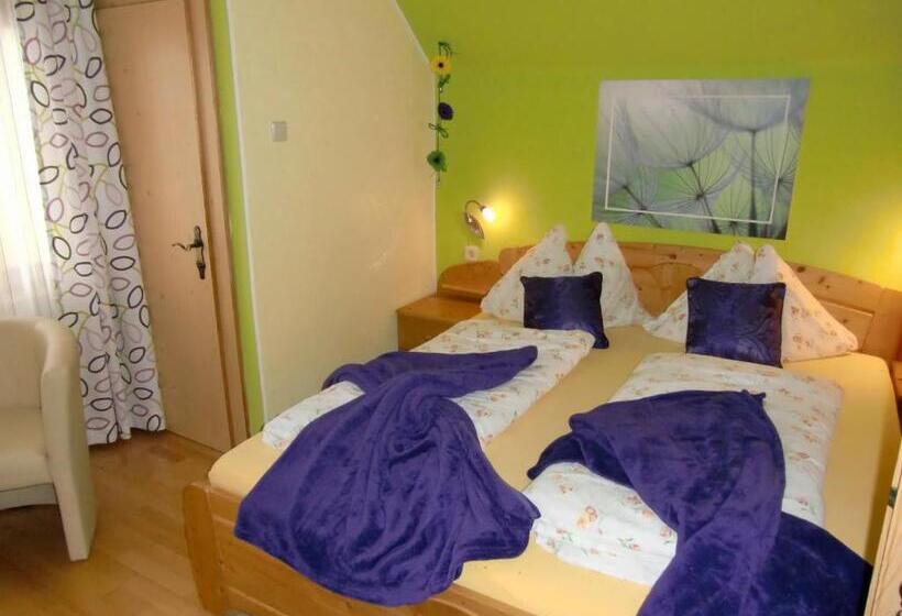 ペンション Berggasthof Karlbauer