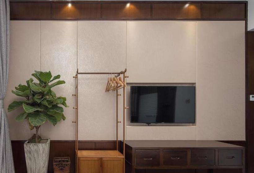 בית מלון כפרי Floral  Fenghuang Feng Xue Ye Gui Ren