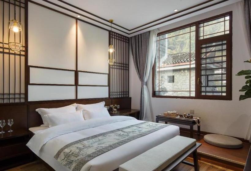 בית מלון כפרי Floral  Fenghuang Feng Xue Ye Gui Ren