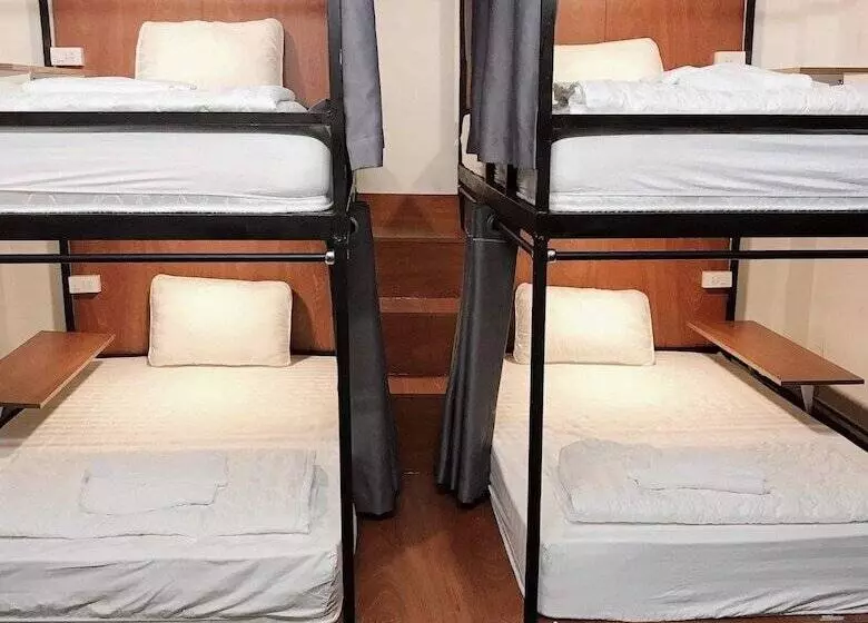 پانسیون Futuristic Inn