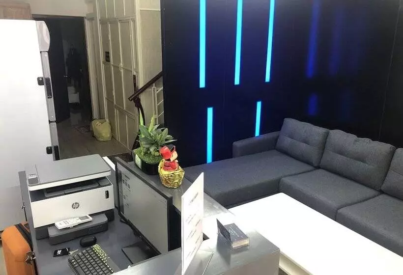پانسیون Futuristic Inn