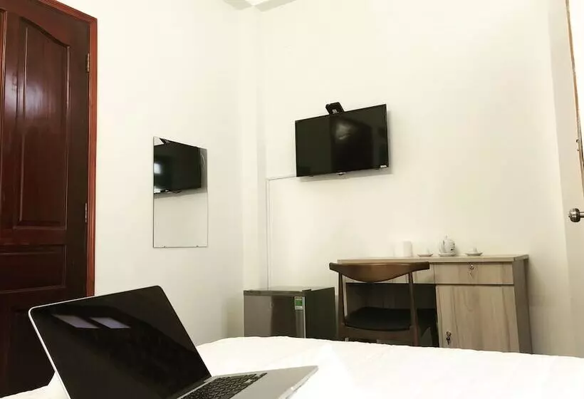 پانسیون Futuristic Inn