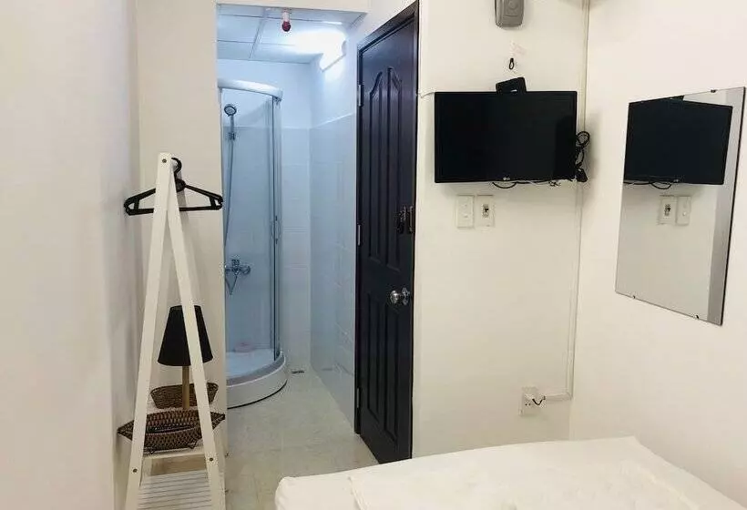 پانسیون Futuristic Inn