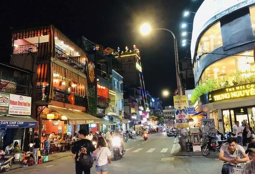 پانسیون Futuristic Inn