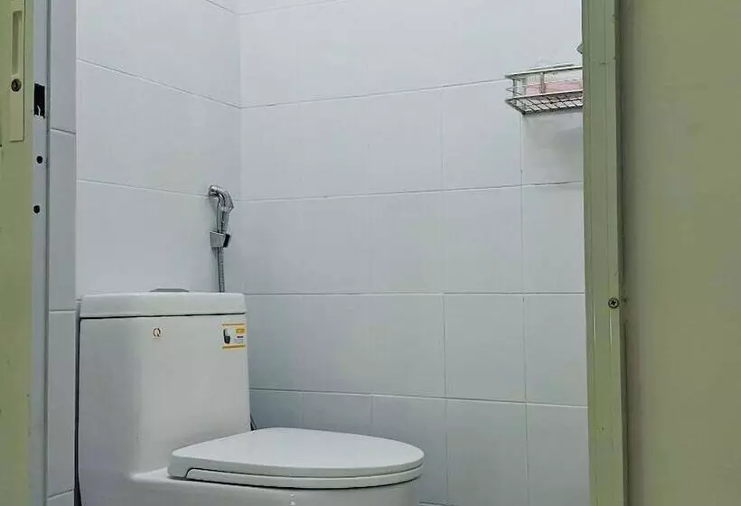 پانسیون Futuristic Inn