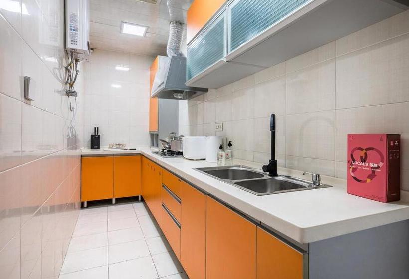 هتل Chongqing·yuzhong·xiaoshizi·