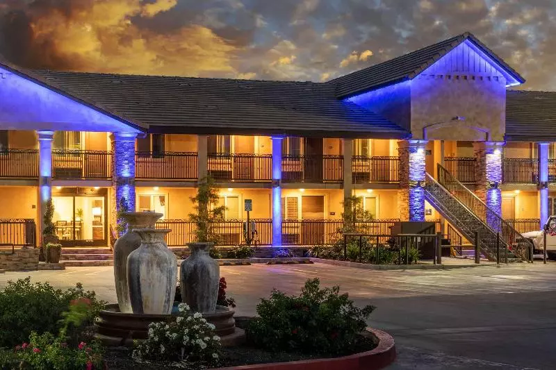 Hotelli Days Inn By Wyndham Galt   Elk Grove South