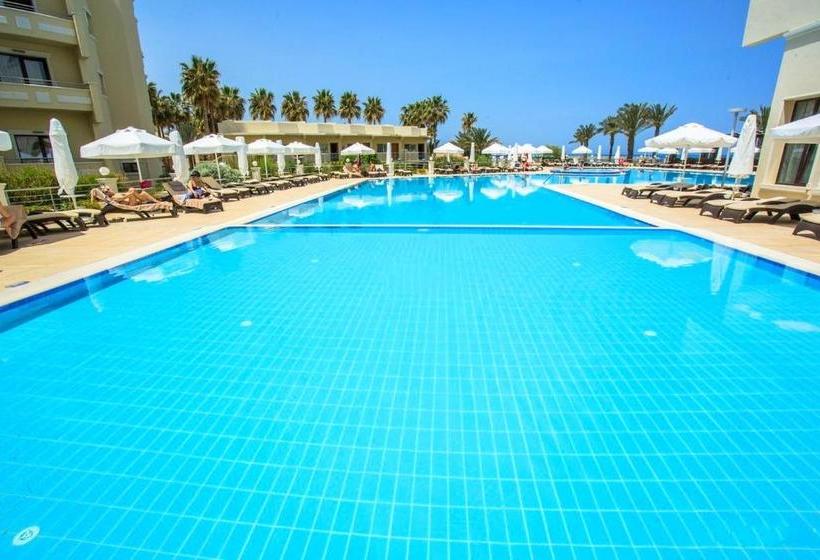 هتل Vuni Palace Luxury Resort & Beach & Casino