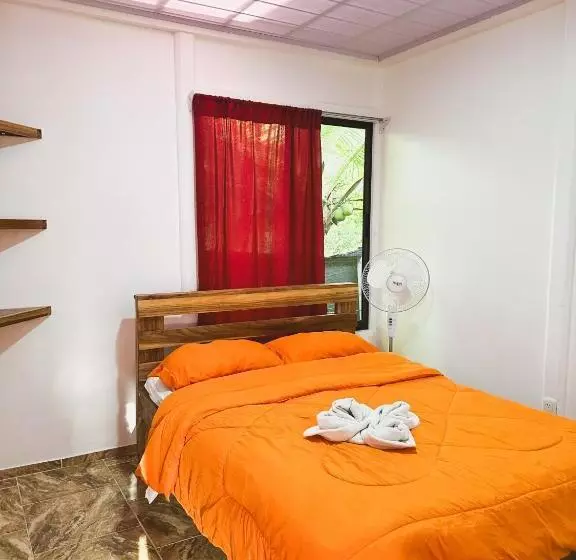 ペンション Casitas Coloradas Puerto Viejo