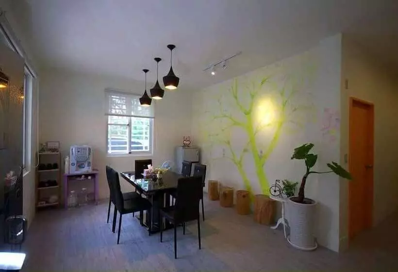 تختخواب و صبحانه Lucky Taitung