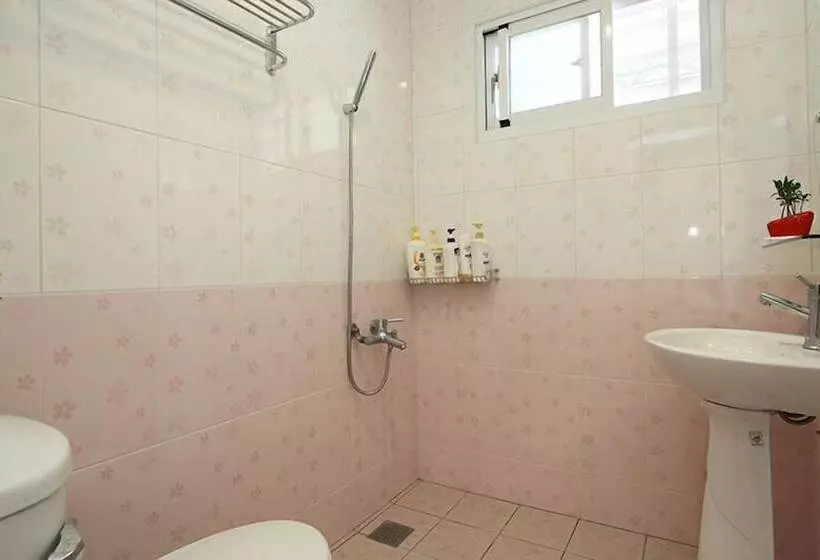 تختخواب و صبحانه Lucky Taitung