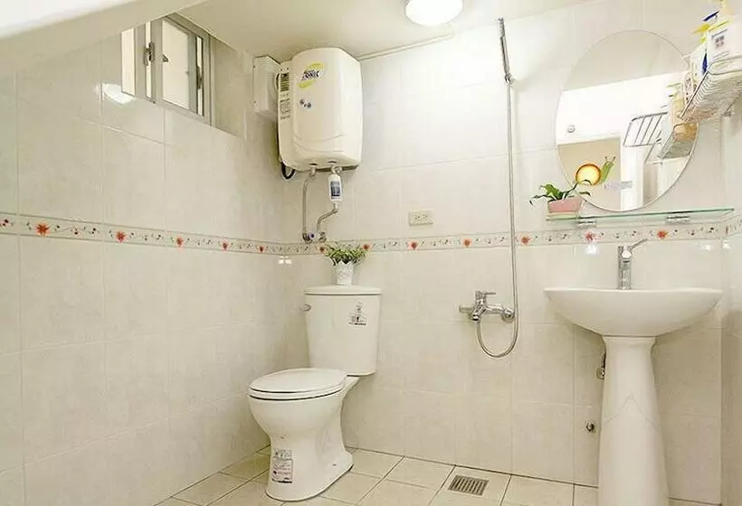 تختخواب و صبحانه Lucky Taitung