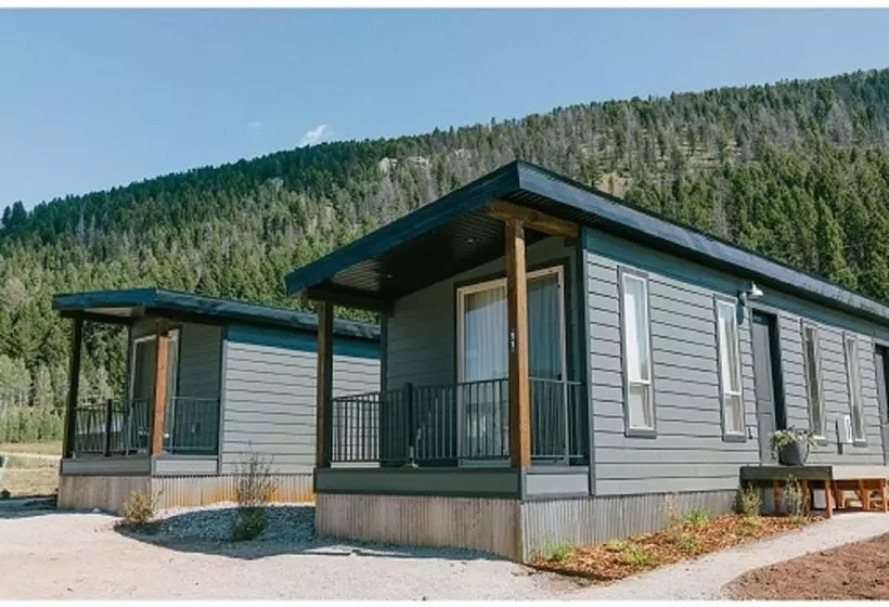 Terra Nova Cabins