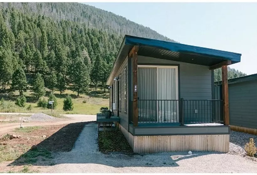 Terra Nova Cabins