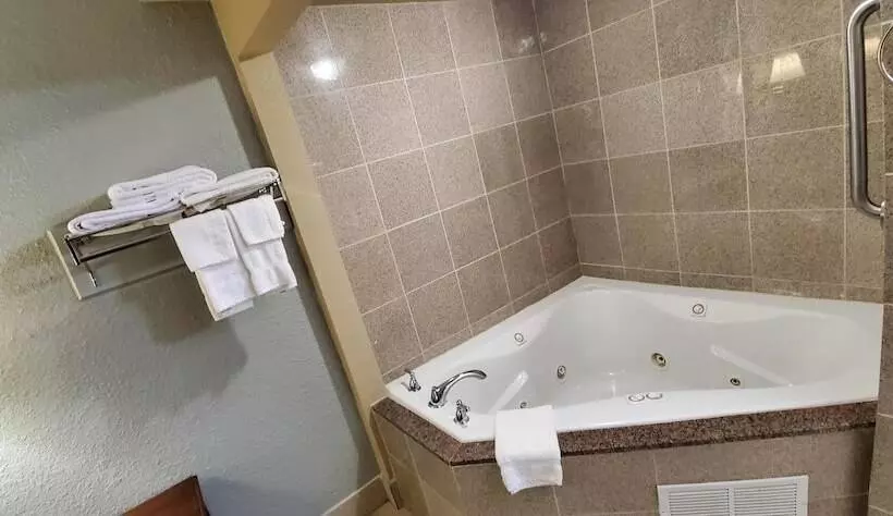 호텔 Fairbridge Inn & Suites