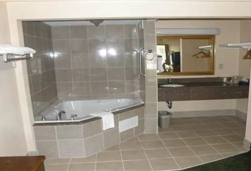 호텔 Fairbridge Inn & Suites