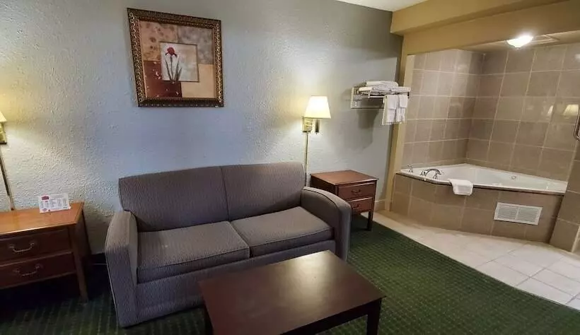 호텔 Fairbridge Inn & Suites