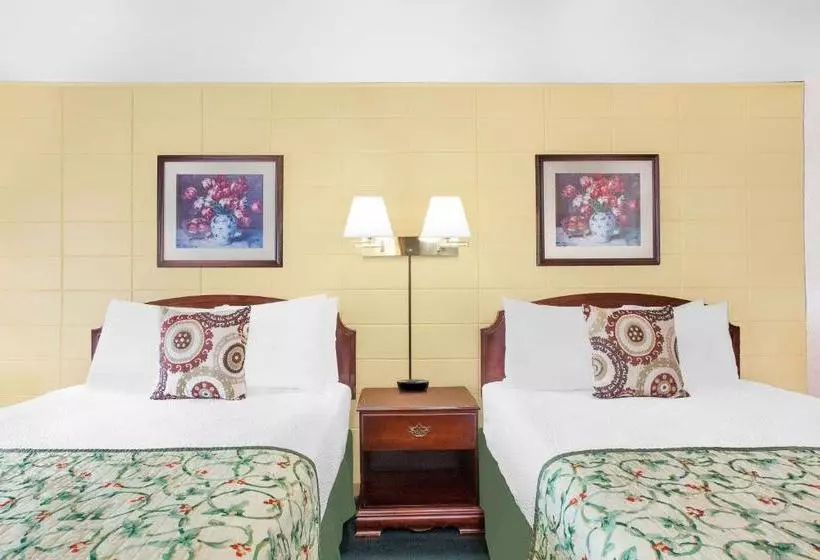 Отель Knights Inn Ft. Madison