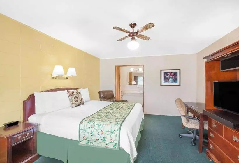 Отель Knights Inn Ft. Madison