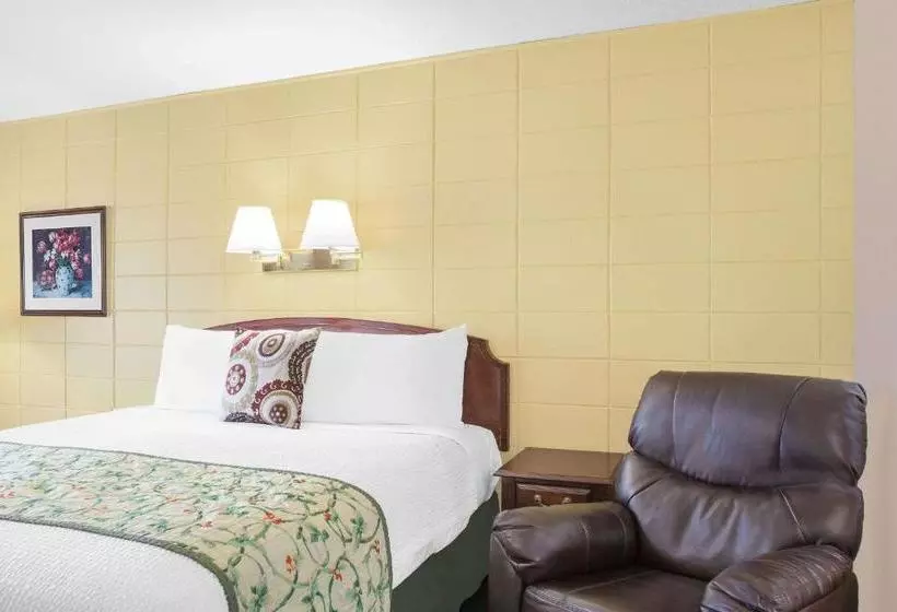 Отель Knights Inn Ft. Madison