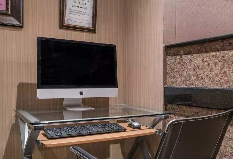 Microtel Inn & Suites By Wyndham Rochester North Mayo Clinic