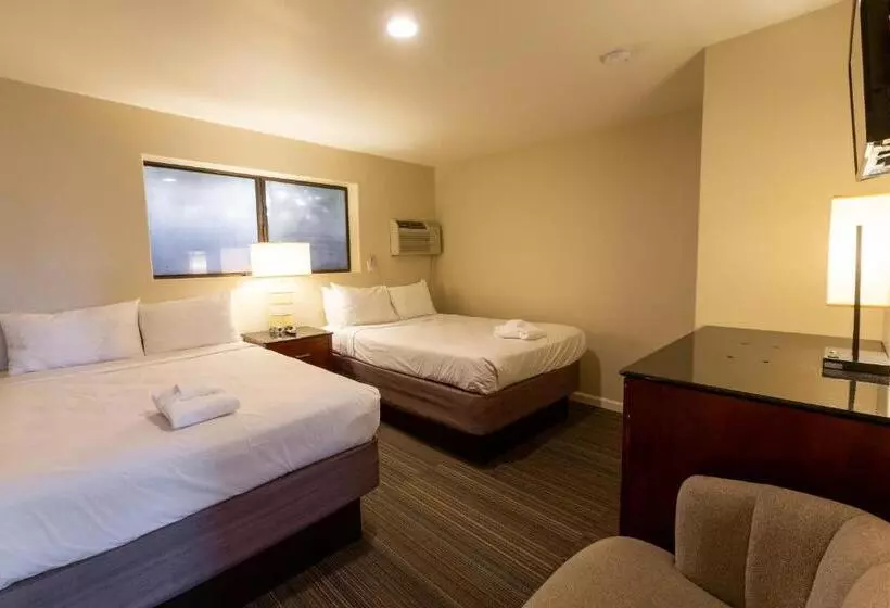 Moonlight Beach Motel