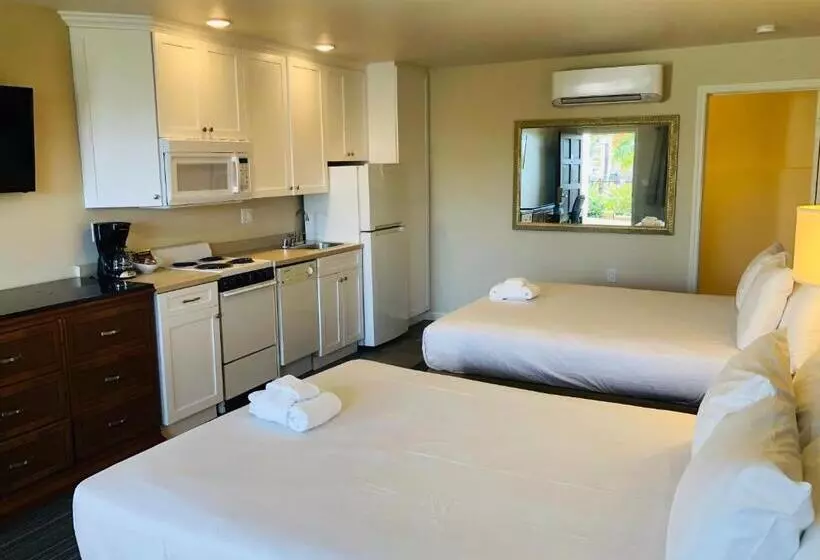 Moonlight Beach Motel