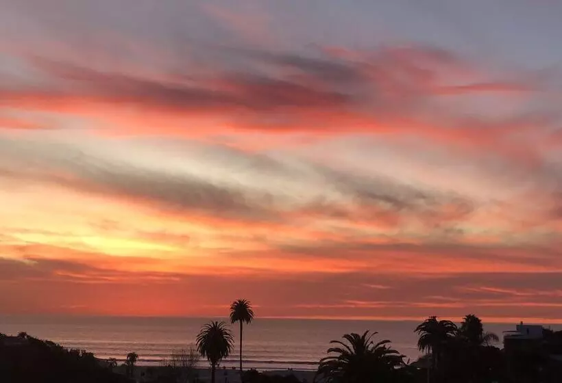 Moonlight Beach Motel