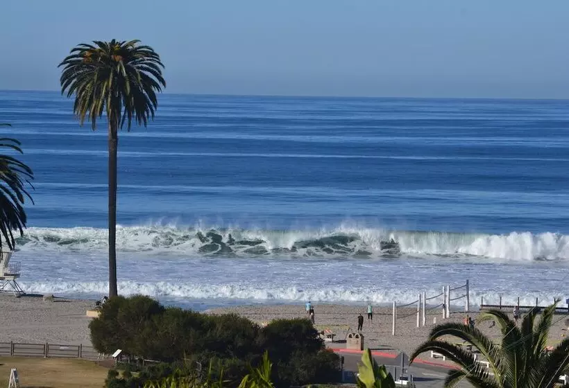 Moonlight Beach Motel