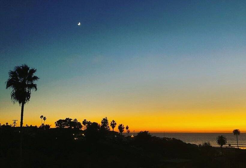 Moonlight Beach Motel