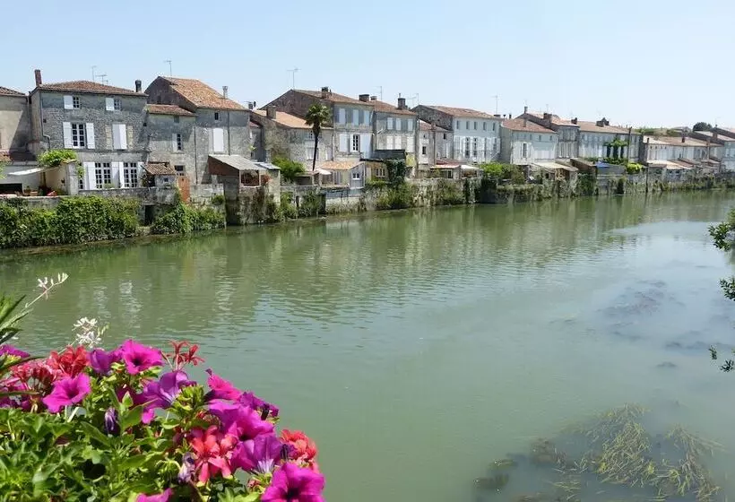 Hotelli Les Chênes Verts