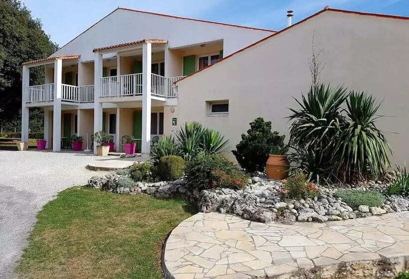 Hotelli Les Chênes Verts