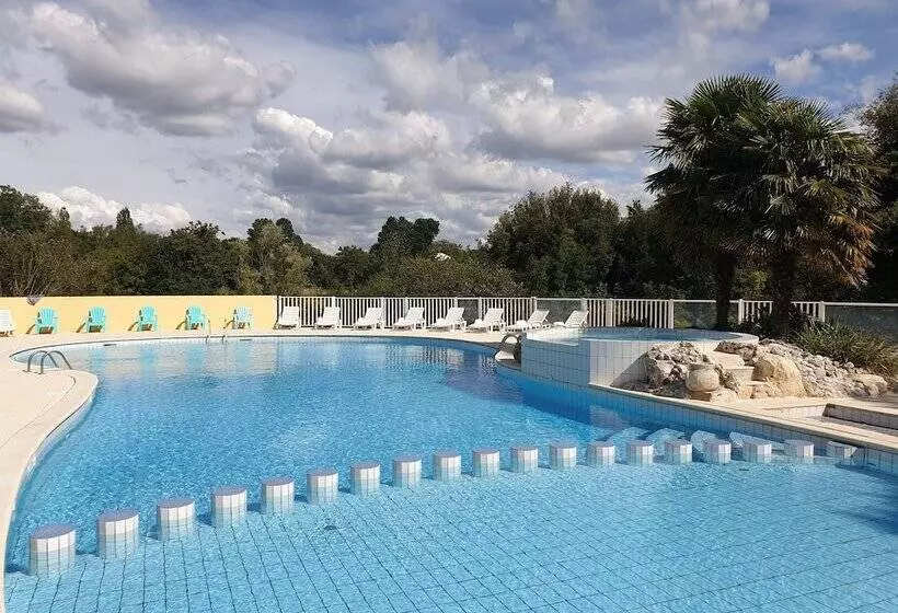 Hotelli Les Chênes Verts